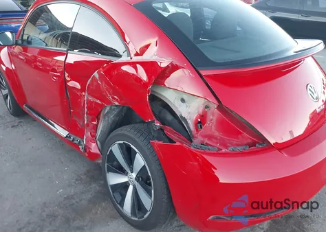 2013 Volkswagen Beetle 2.0T Turbo z USA, uszkodzony, nr VIN 3VWVT7AT4DM679222